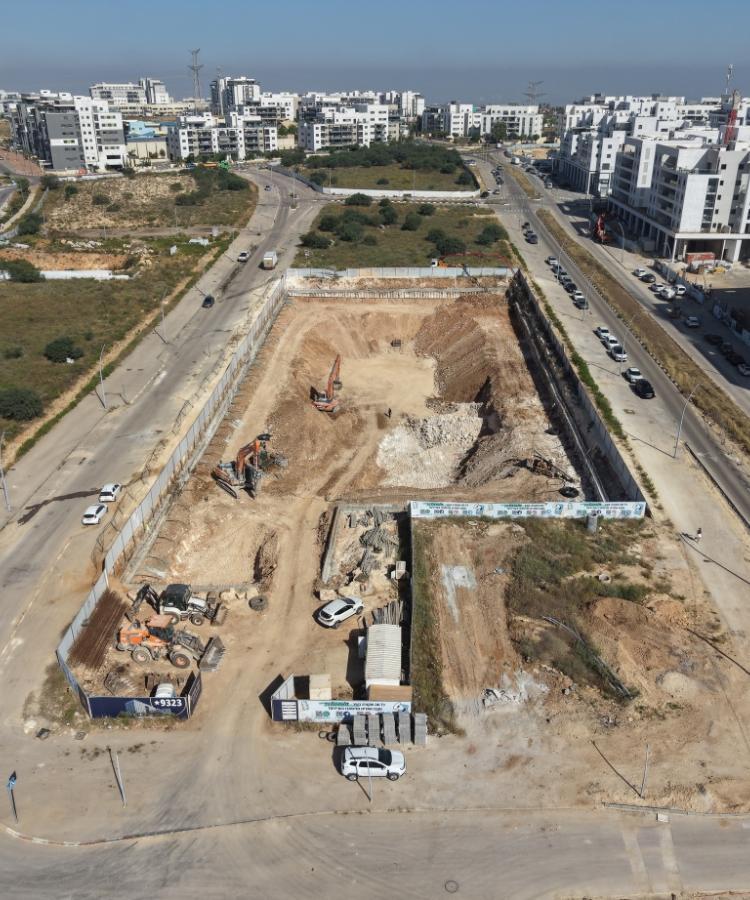 AYALA C, Rosh HaAyin 